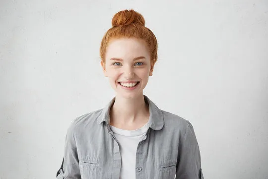 用户在手机上使用6T体育APP